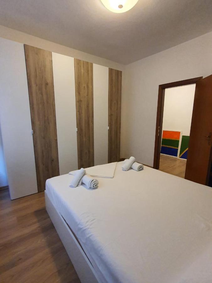 Heris'S Apartment Tirana Exterior photo